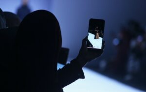 Kamera Ponsel Jepang Wajib Ada Bunyi Cekrek-nya dan Ini Alasannya