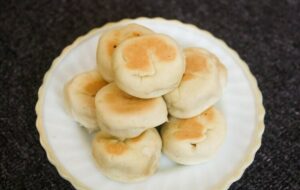 Bakpia Kukus Tugu Jogja: Enak dan Kekinian, tapi di Mana Unsur Bakpianya?