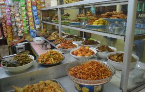 4 Ciri Khas yang Melekat pada Warteg di Tegal