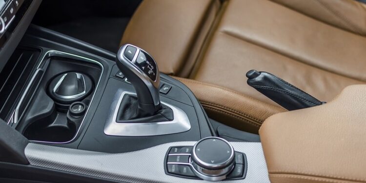 Kursus Mengemudi Mobil Matic Itu Aneh