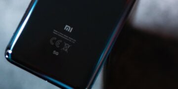 3 Bagian Fisik Smartphone Xiaomi yang Paling Sering Rusak terminal mojok.co