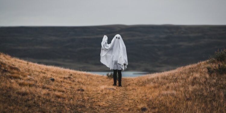 Membela Kaum Dedemit yang Sering Kena Fitnah Manusia terminal mojok.co