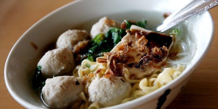 3 Hal yang Bikin Makan Bakso di Rumah Terasa Jauh Lebih Nikmat terminal mojok