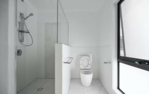 4 Kesalahan Umum Saat Membersihkan Kamar Mandi