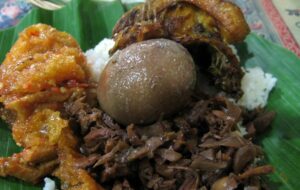 5 Rekomendasi Gudeg Emperan Murah dan Enak di Jogja