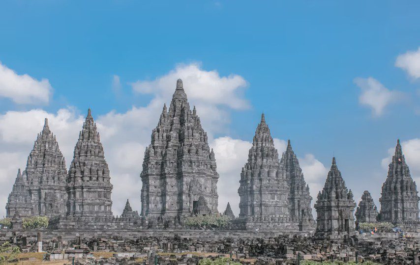 6 Hal yang Perlu Diketahui Sebelum Berkunjung ke Candi Prambanan terminal mojok