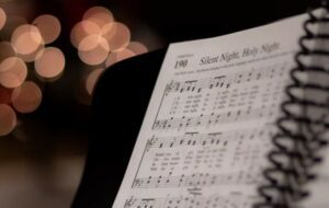 7 Lagu Natal Alternatif untukmu yang Jenuh dengan Seremonial Natal