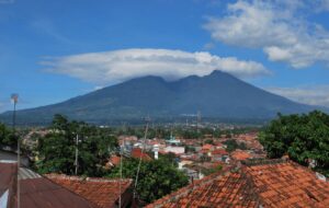 Gunung Salak dan Misteri 5 Hal Gaib yang Sering Ditemui Pendaki