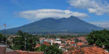 Gunung Salak dan Misteri 5 Sosok Gaib terminal mojok