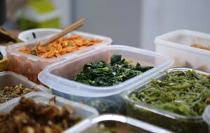 Korea Pakai Daun Teratai buat Bungkus Makanan