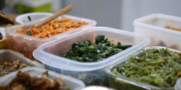 Indonesia Pakai Daun Pisang, Korea Pakai Daun Teratai Buat Membungkus Makanan terminal mojok