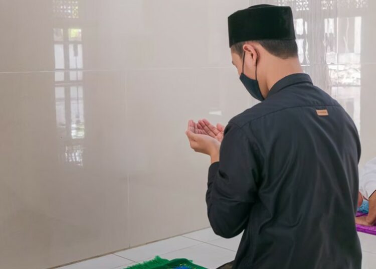 Membedah Alasan Adegan Doa di Sinetron Indonesia Selalu Dilakukan secara Islam terminal mojok