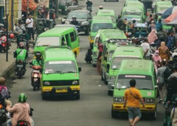 Membela Sopir Angkot yang Hobi Ngetem terminal mojok