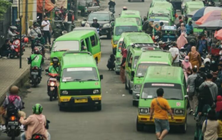 Membela Sopir Angkot yang Hobi Ngetem terminal mojok