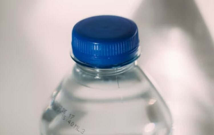 Mengadu Nasib Antara Harga Aqua Botol dan Air Galon Isi Ulang Adalah Hal Konyol terminal mojok