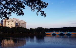 Panasnya Surabaya Tak Hanya Bikin Gerah, tapi Juga Memberi Hikmah