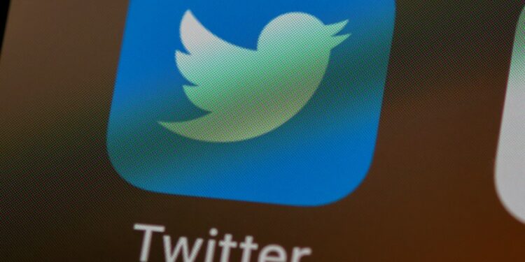 Website Resmi Pemerintah Mending Ditutup, Rakyat Lebih Percaya Twitter terminal mojok.co