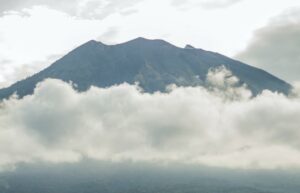 6 Cerita tentang Gunung Agung yang Perlu Diketahui Pendaki