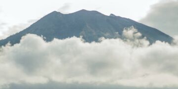 6 Cerita Misteri di Gunung Agung yang Perlu Diketahui terminal mojok.co