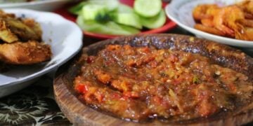 5 Dosa Penikmat Pecel Lele yang Kerap Dilakukan terminal mojok.co