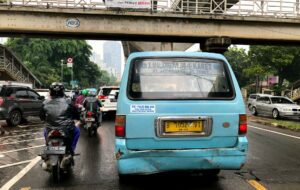 Pilih Kasih sama Ojol dan Angkot yang Sebetulnya Sama-sama Susah