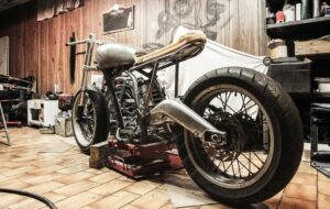 Ganti Oli Motormu Secara Rutin, ketimbang Motormu Ambyar