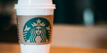 Nongkrong di Starbucks Itu Murah, Asal Tahu Strateginya terminal mojok.co