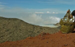 Pendakian Gunung Slamet dan Pengalaman Horor di Pos Samarantu