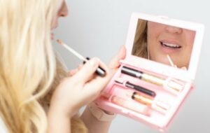 3 Lip Product Warna Cokelat Antimainstream di Bawah 30 Ribu