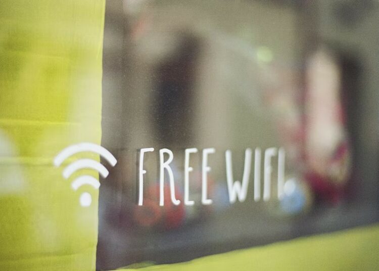 4 Alasan yang Bikin Saya Enggan Pasang WiFi di Rumah Terminal Mojok