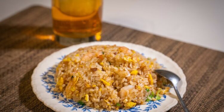 4 Dosa Saat Makan Nasi Goreng yang Sebaiknya Dihentikan Terminal Mojok