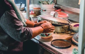Sebaiknya Semua Warung Makan Menyediakan Daftar Menu Beserta Harga