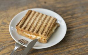 Cari Rasa, Roti Bumbu Legendaris dari Bandung yang Perlu Dicicipi