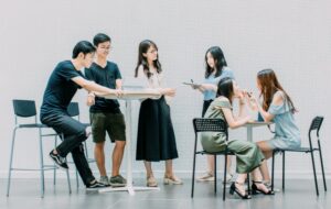 4 Drama Korea Unik dengan Bumbu Romansa Guru-Murid