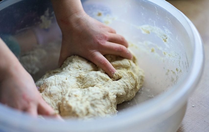 Roti Gembong: Lawan Berat Bakpia dalam Pertarungan Oleh-oleh Jogja