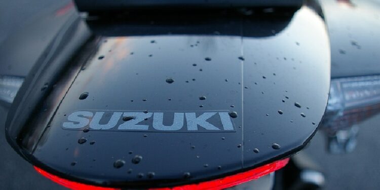 Suzuki Gixxer SF 250: Mesinnya Sederhana, Desainnya Biasa Saja