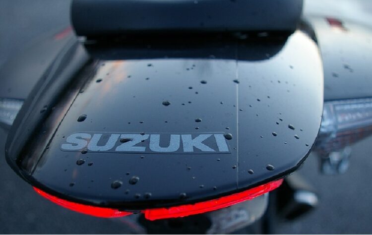 Suzuki Gixxer SF 250: Mesinnya Sederhana, Desainnya Biasa Saja