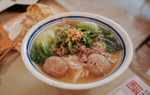 4 Keunikan Mie Baso Akung Bandung yang Perlu Diketahui Pemburu Kuliner