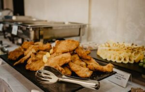5 Makanan Favorit Incaran Semua Orang di Acara Pernikahan