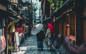 6 Hal yang Sebaiknya Nggak Ditanyakan ke Orang Jepang Saat Pertama Kali Kenalan
