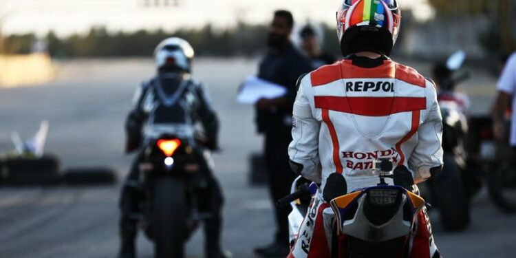 Hal-hal yang Bisa Saja Terjadi ketika Para Pembalap MotoGP Pakai Provider Indonesia Terminal Mojok
