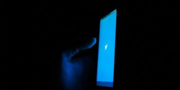 Adam Deni dan Krisis Negative Campaign yang Bikin JRX dan Tirta Akur terminal mojok.co