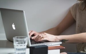 Review Jujur Macbook dari Orang yang Pertama Kali Pakai Produk Apple