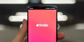 The Tinder Swindler: Film Dokumenter yang Beri Pemahaman Soal Dating Apps terminal mojok.co