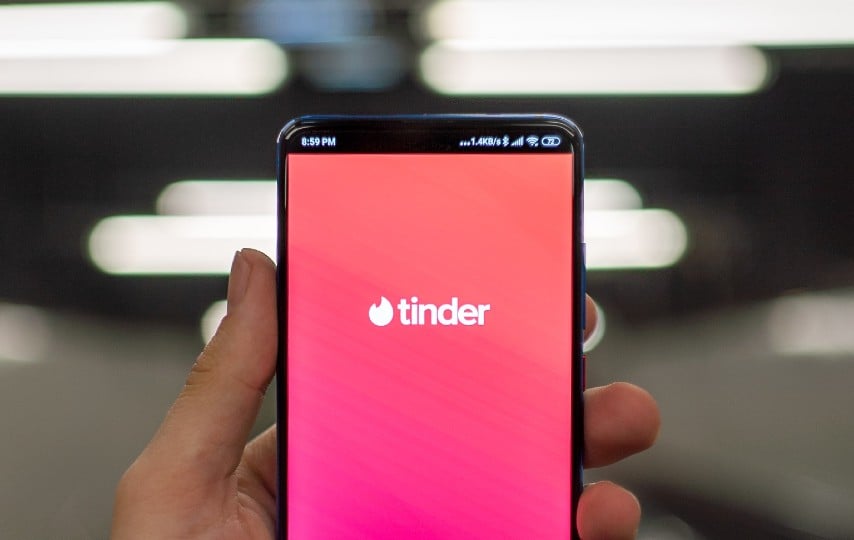 The Tinder Swindler: Film Dokumenter yang Beri Pemahaman Soal Dating Apps terminal mojok.co