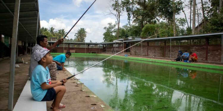 5 Tipe Orang di Pemancingan: Dari Gila Juara hingga Sayang Keluarga terminal mojok.co