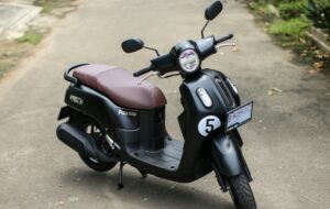Yamaha Fazzio Hadir Bukan untuk Tandingi Honda Scoopy, tapi Vespa LX 125