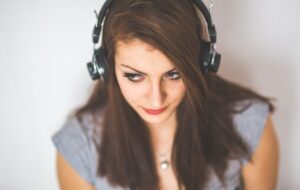 15 Nama Perempuan yang Muncul dalam Lirik Lagu
