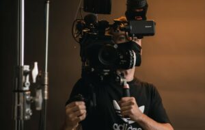 5 Dokumenter tentang Penipuan di Netflix yang Sayang untuk Dilewatkan