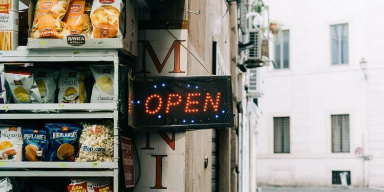 Perbedaan Orang Kota dan Orang Desa ketika Belanja di Minimarket Terminal Mojok